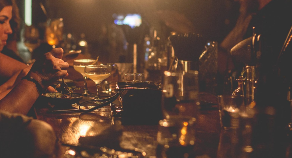cocktail bar
